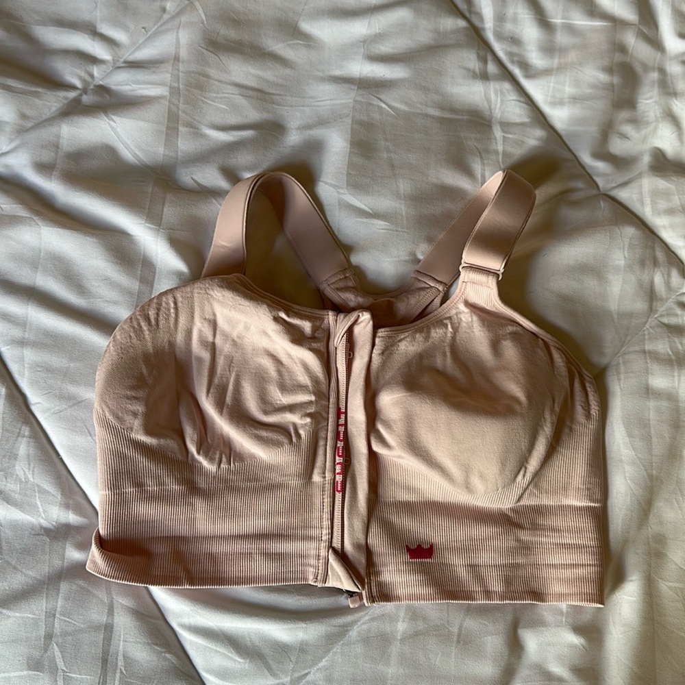She fit sports bra, light pink